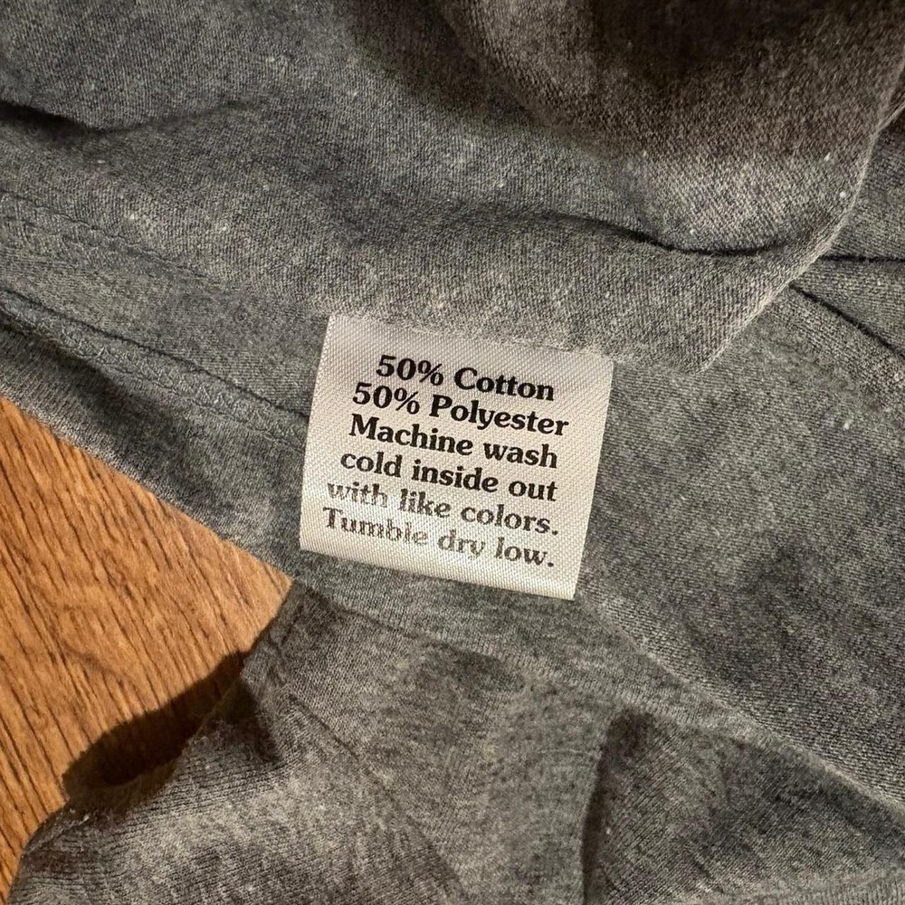 grey "Kind people are my kinda people" t-shirt, flaws shown in photos: pinholes - Picture 5 of 7